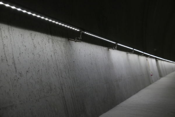 Application example Rosshäusern tunnel (Bern, Switzerland) LED Handlauf und Tunnelleuchten
